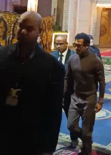 عمرو سعد في عزاء والد محمد رمضان