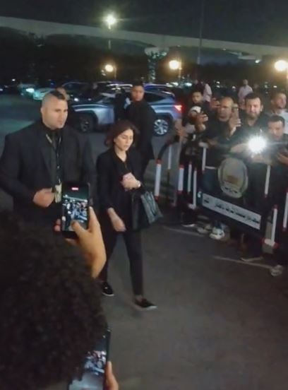 منة فضالي في عزاء والد محمد رمضان