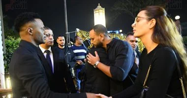 هنادي مهنا وأحمد خالد صالح يقدمان واجب العزاء في والد محمد رمضان