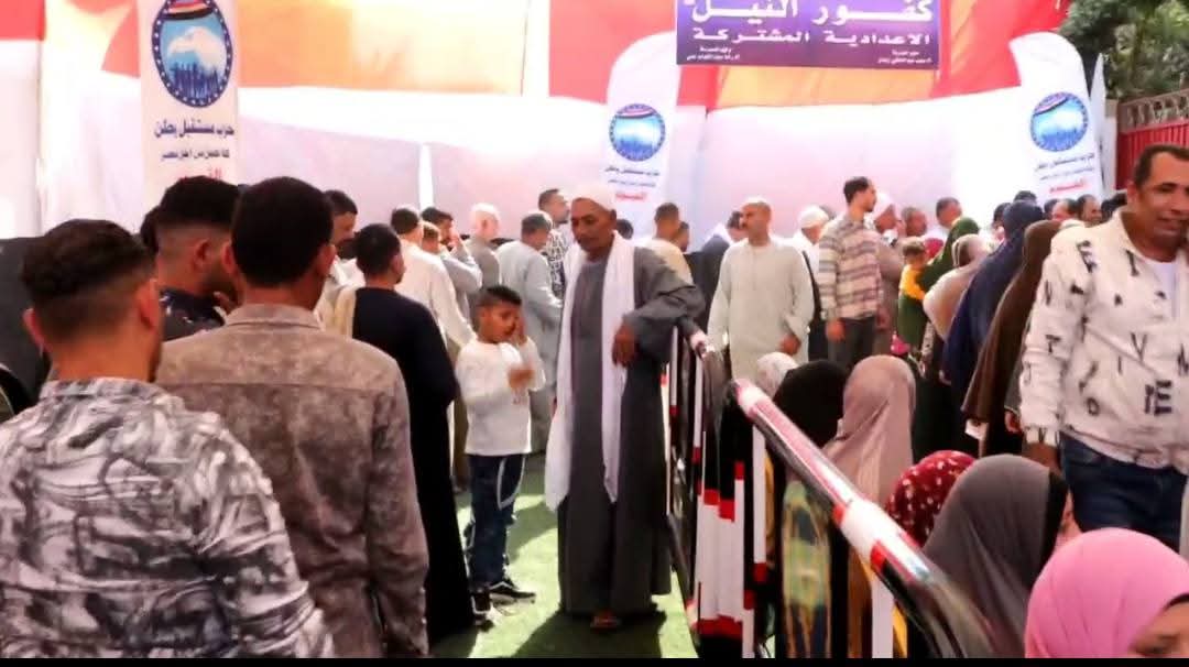 إقبال متزايد للناخبين على لجان الاقتراع وتصدر السيدات والشباب المشهد فى بعض اللجان فى انتخابات النواب ٢٠٢٥ بالفيوم