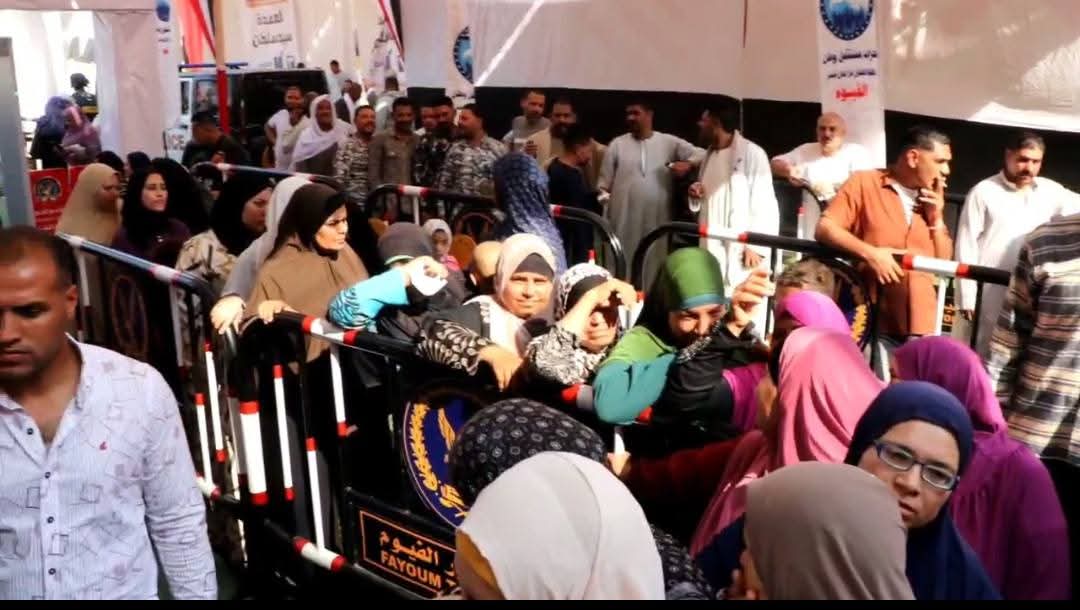 إقبال متزايد للناخبين على لجان الاقتراع وتصدر السيدات والشباب المشهد فى بعض اللجان فى انتخابات النواب ٢٠٢٥ بالفيوم