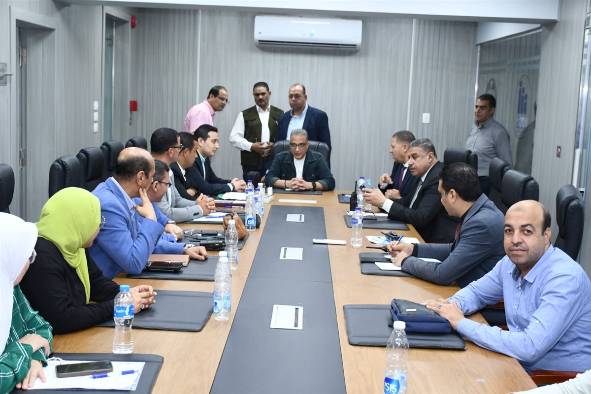 عبر مركز الشبكة الوطنية للطوارئ.. محافظ الفيوم يتابع سير انتخابات مجلس النواب خلال الفترة المسائية