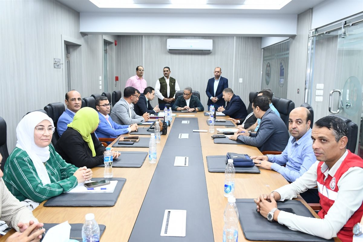 عبر مركز الشبكة الوطنية للطوارئ.. محافظ الفيوم يتابع سير انتخابات مجلس النواب خلال الفترة المسائية