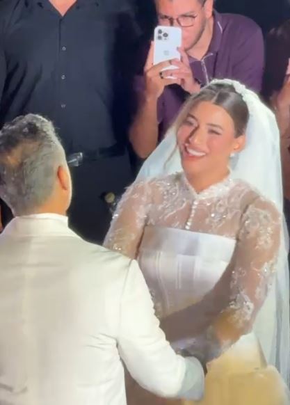 هايدي موسى ترقص مع زوجها محمد غانم في حفل زفافهما