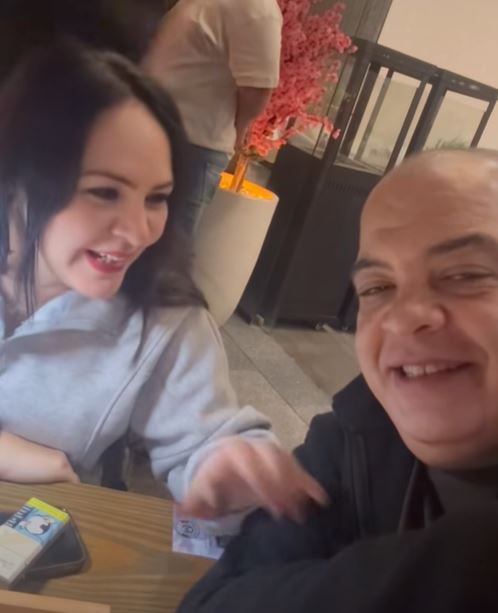 منال عبد اللطيف تخلع الحجاب