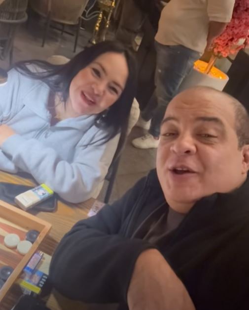 منال عبد اللطيف تخلع الحجاب