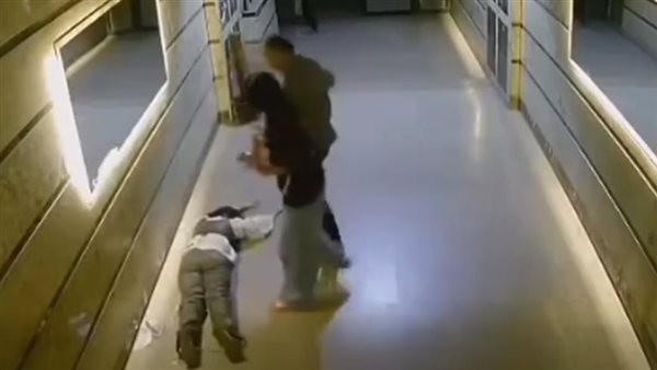 <strong>القصة الكاملة لفيديو فتاة جسر السويس</strong>