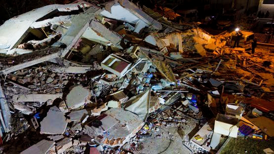 <strong>زلزال باليكسير </strong>