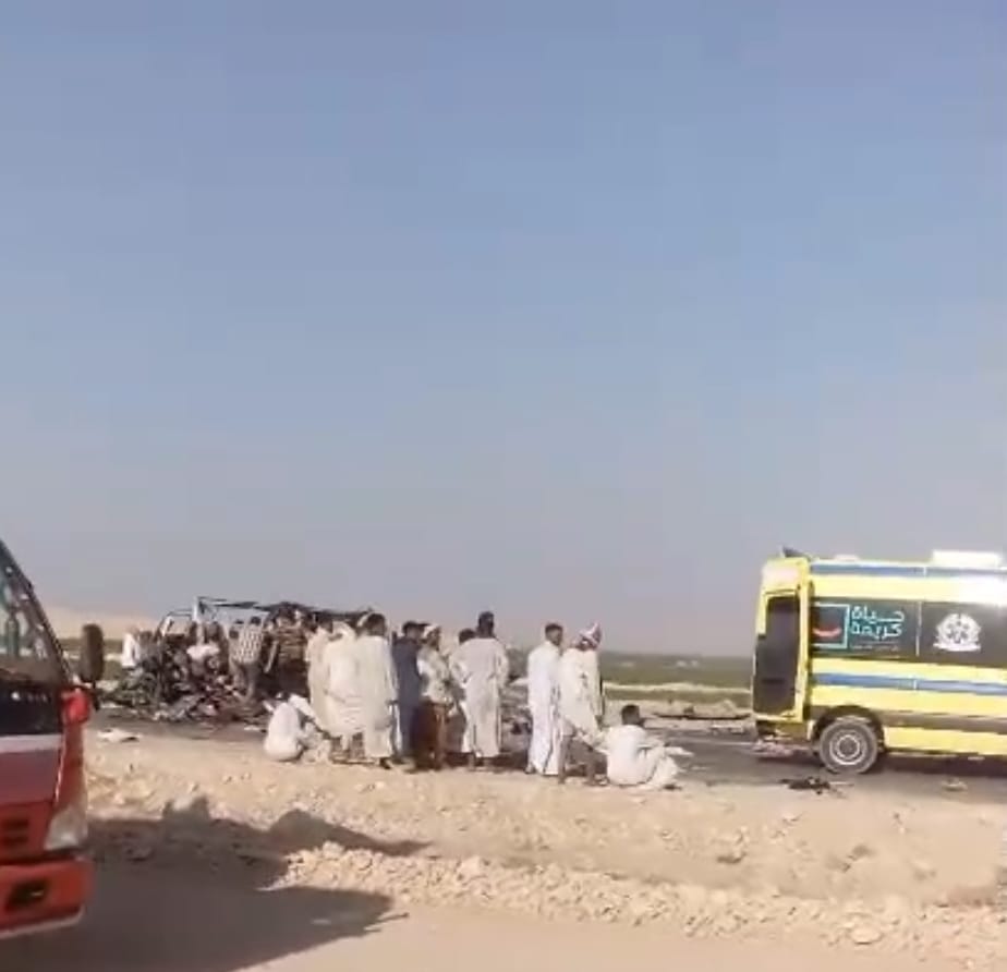  حادث تريلا وميكروباص بالصحراوى الغربي في الأقصر