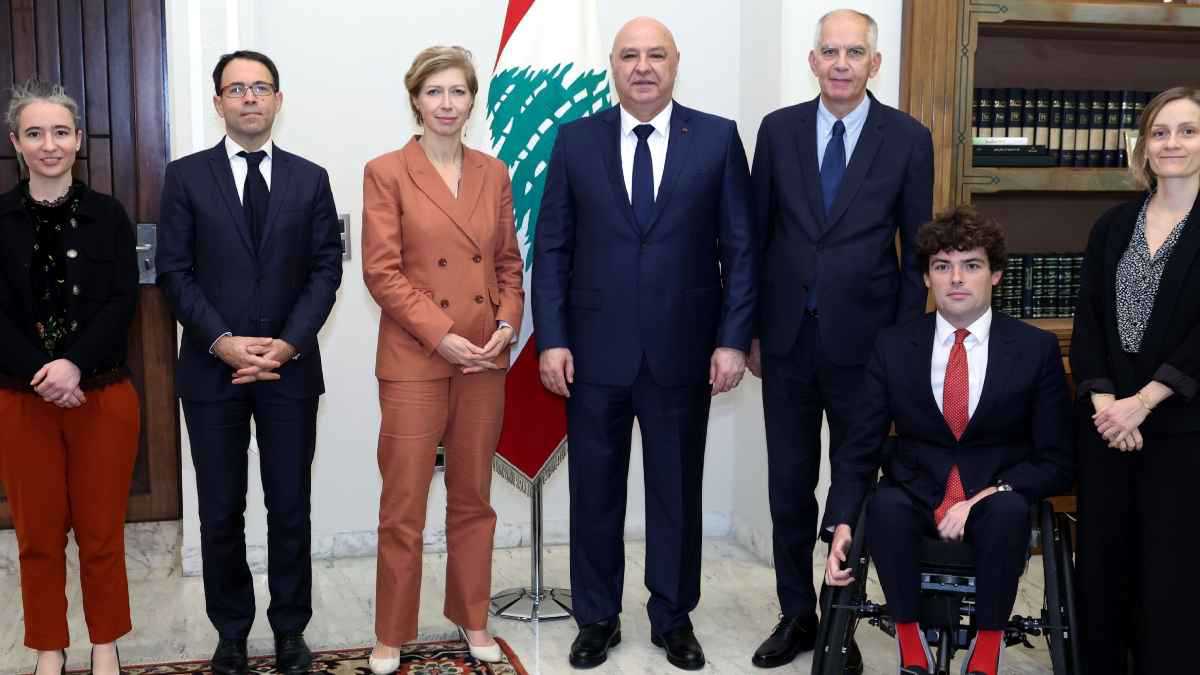 الرئيس اللبناني خلال استقباله في قصر بعبدا المستشارة السياسية للرئيس الفرنسي آن كلير لو جاندر، برفقة السفير الفرنسي في بيروت هيرفيه ماجرو