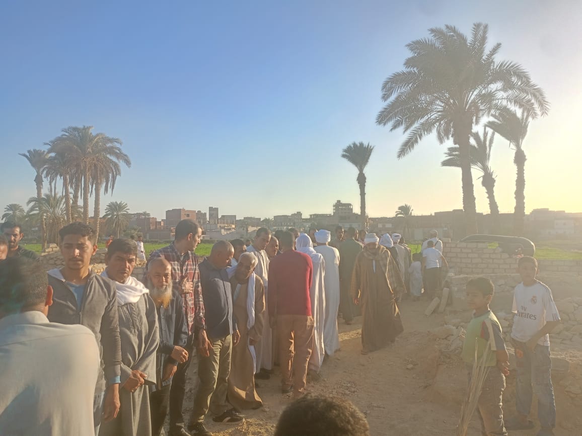 أهالى قرية الغرق بالفيوم يشيعون جثمان الشيخ نادى مؤذن مسجد السيدة زينب