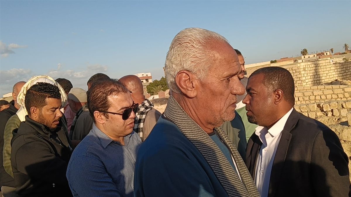 أهالى قرية الغرق بالفيوم يشيعون جثمان الشيخ نادى مؤذن مسجد السيدة زينب