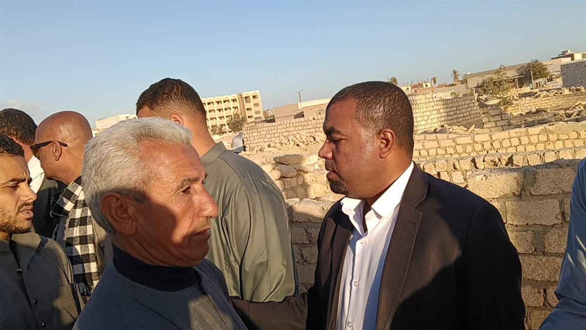 أهالى قرية الغرق بالفيوم يشيعون جثمان الشيخ نادى مؤذن مسجد السيدة زينب