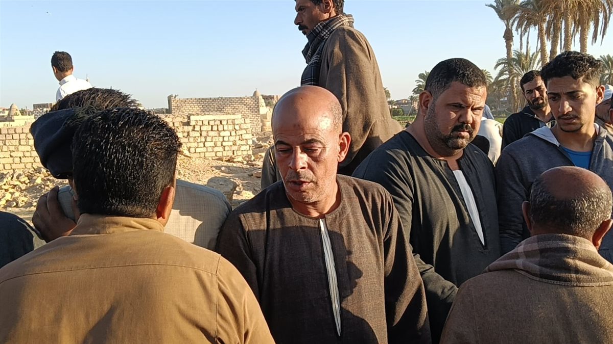 أهالى قرية الغرق بالفيوم يشيعون جثمان الشيخ نادى مؤذن مسجد السيدة زينب