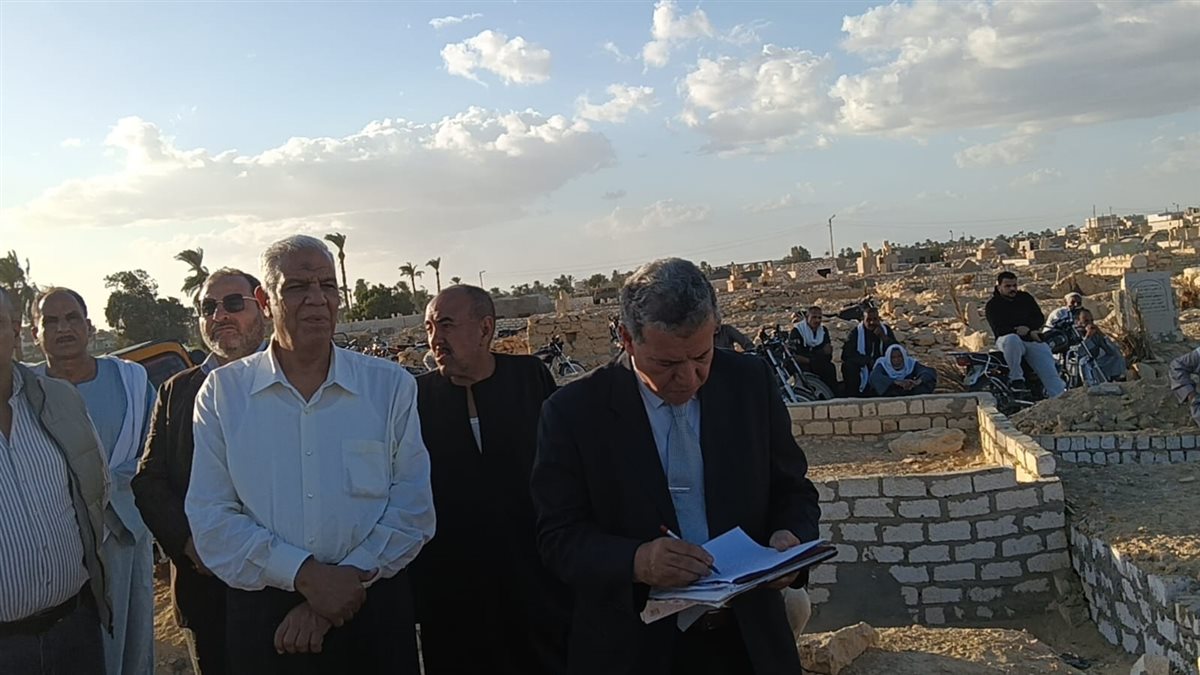 أهالى قرية الغرق بالفيوم يشيعون جثمان الشيخ نادى مؤذن مسجد السيدة زينب