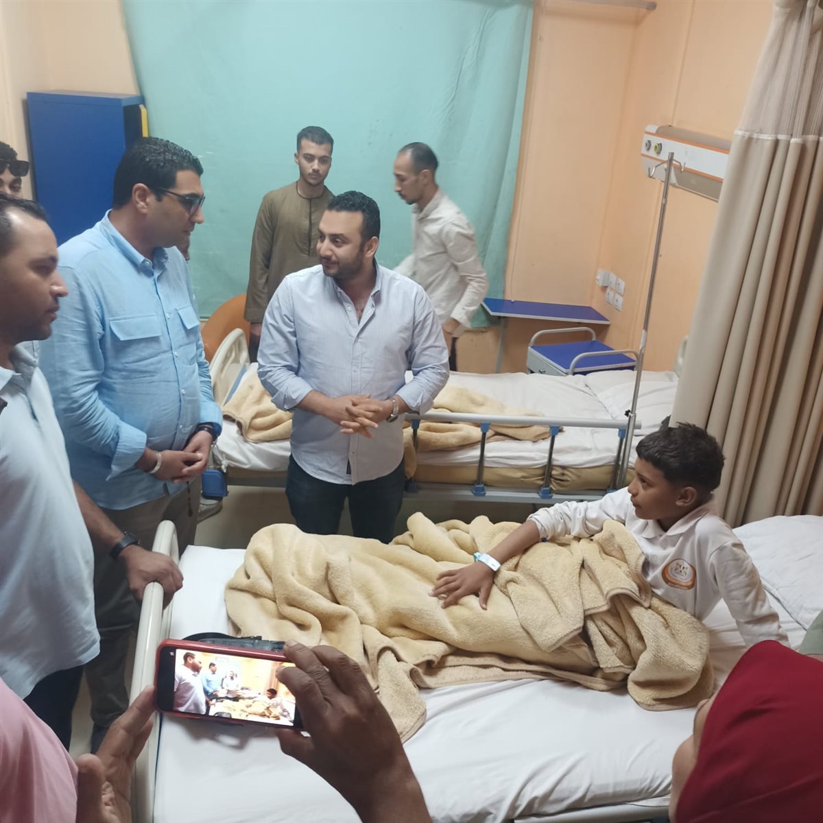 نائب محافظ الأقصر  يزور ضحايا الحادث