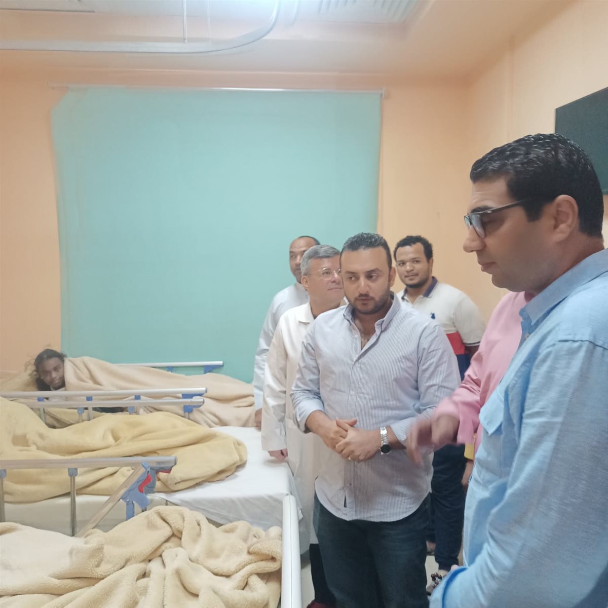 نائب محافظ الأقصر  يزور ضحايا الحادث