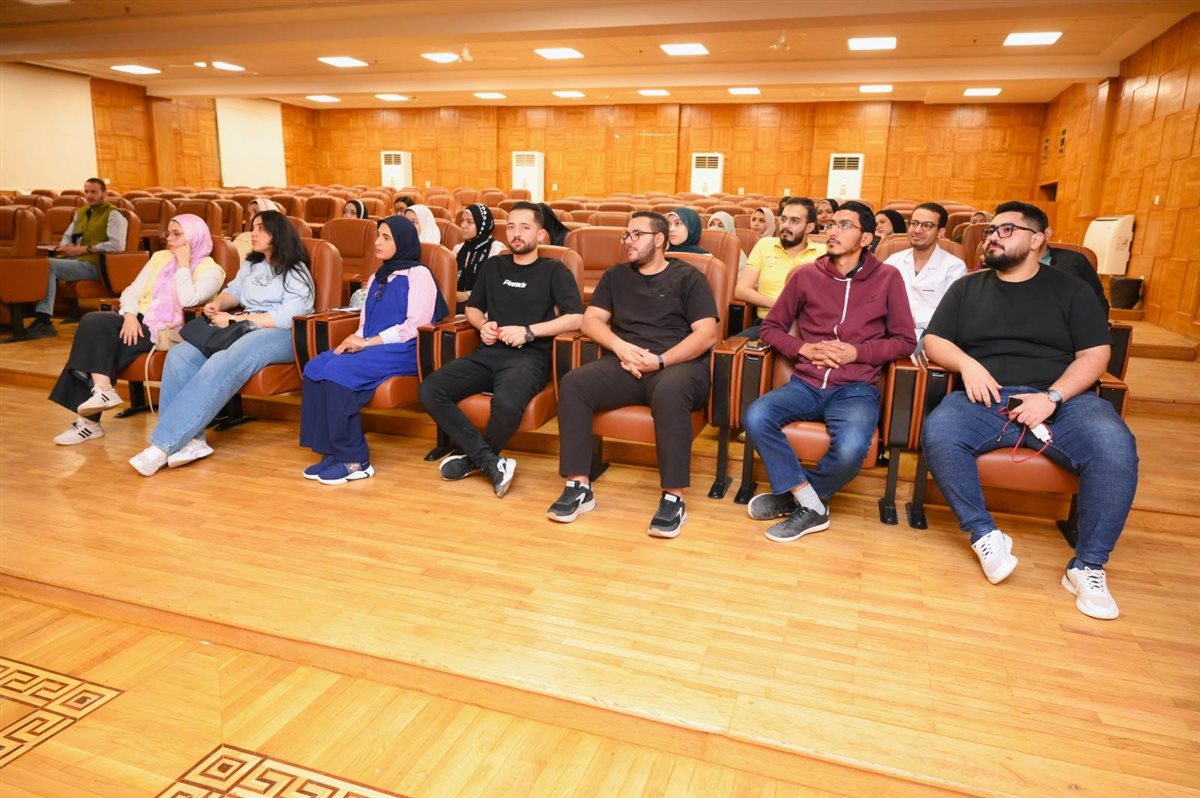 اليوم العلمي لاستخدام الليزر في الأسنان بكلية طب الفم والأسنان بجامعة الفيوم