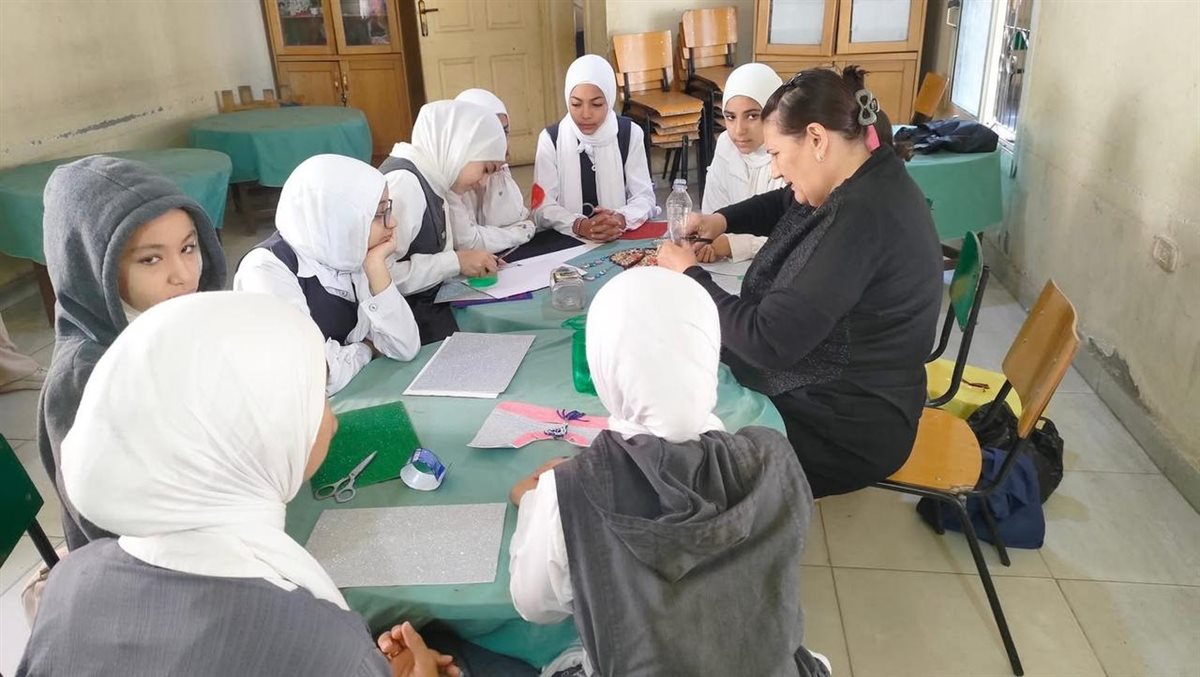 الحرف التراثية كرمز للهوية… ورشة فنون تشكيلية بمكتبة الطفل والشباب بسنورس