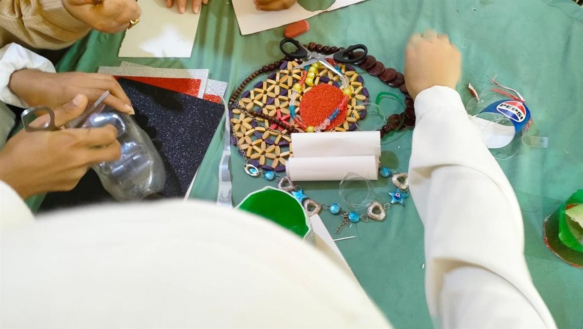 الحرف التراثية كرمز للهوية… ورشة فنون تشكيلية بمكتبة الطفل والشباب بسنورس