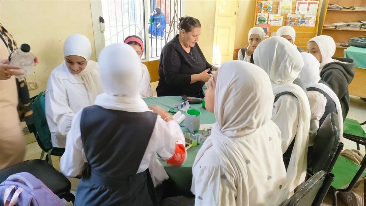 الحرف التراثية كرمز للهوية… ورشة فنون تشكيلية بمكتبة الطفل والشباب بسنورس