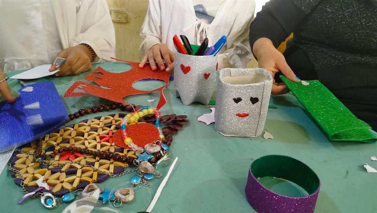 الحرف التراثية كرمز للهوية… ورشة فنون تشكيلية بمكتبة الطفل والشباب بسنورس