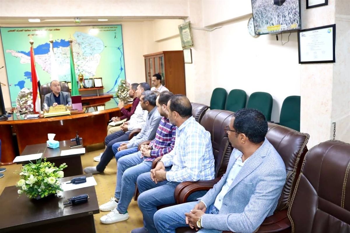 مياه الفيوم: اجتماع موسع لوضع خطط عاجلة لتحسين خدمات مياه الشرب بالمحافظة