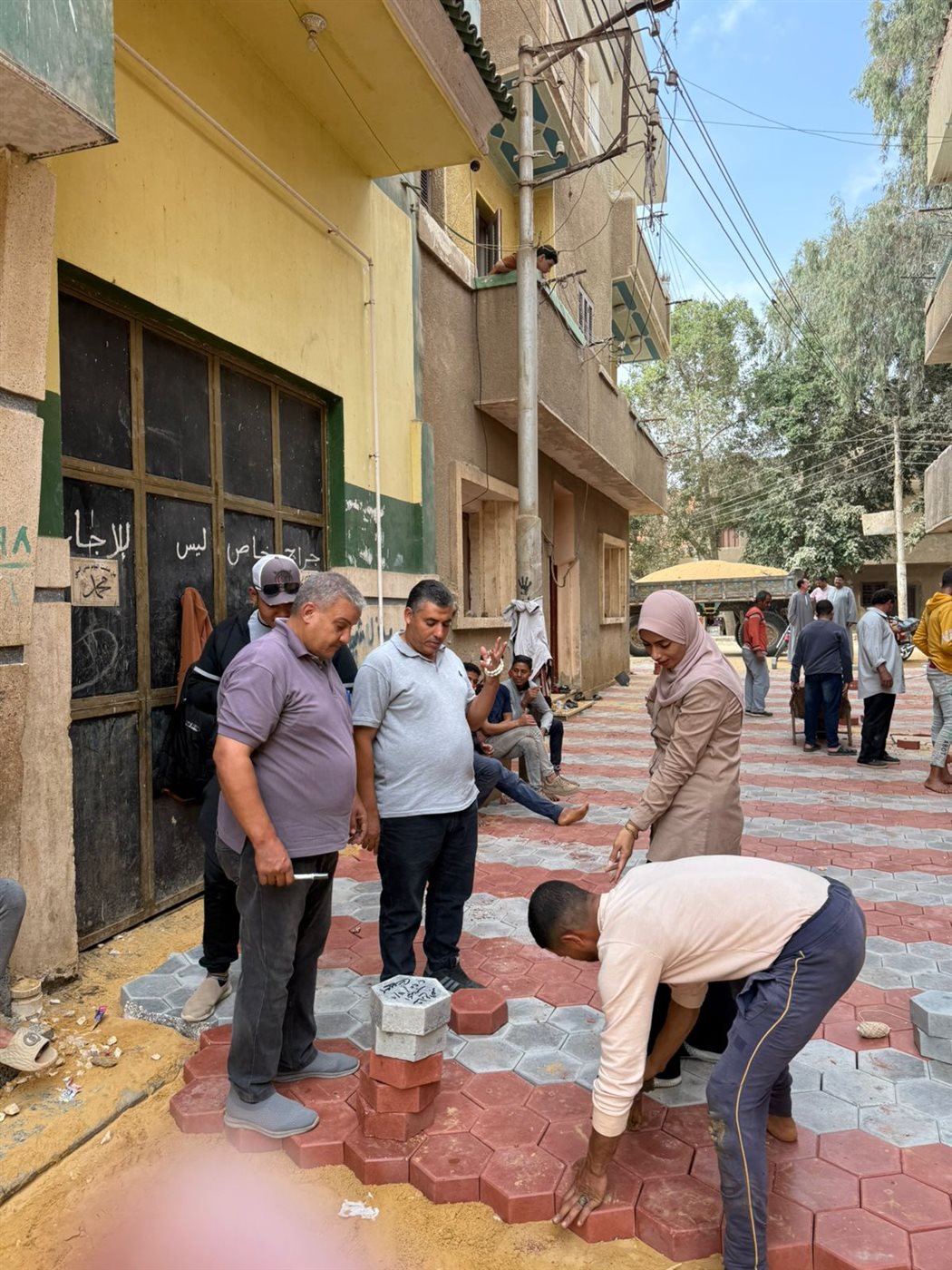 رئيس مركز ابشواى: إستكمال أعمال رصف 11 شارع بالإنترلوك وأعمال تغطية بالمواسير بشكشوك <br>