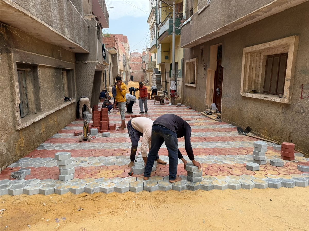 رئيس مركز ابشواى: إستكمال أعمال رصف 11 شارع بالإنترلوك وأعمال تغطية بالمواسير بشكشوك <br>