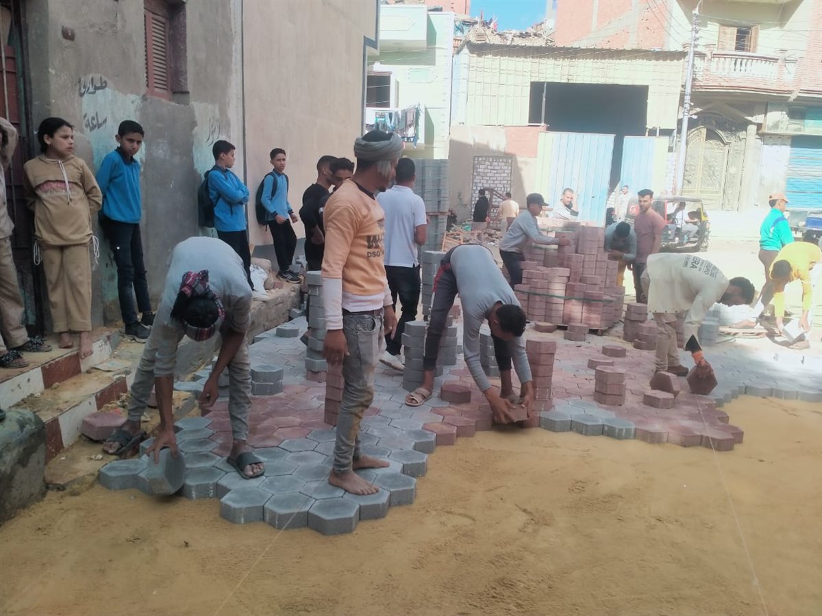 رئيس مركز ابشواى: إستكمال أعمال رصف 11 شارع بالإنترلوك وأعمال تغطية بالمواسير بشكشوك <br>