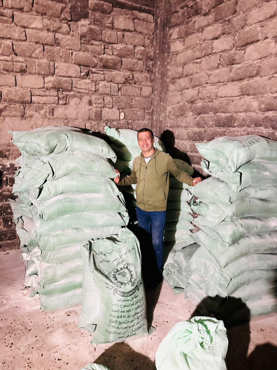 ضبط 4 طن دقيق بلدي مدعم مخابز محظور بيعه أو تداوله وسلع غذائية منتهية الصلاحية بالفيوم   