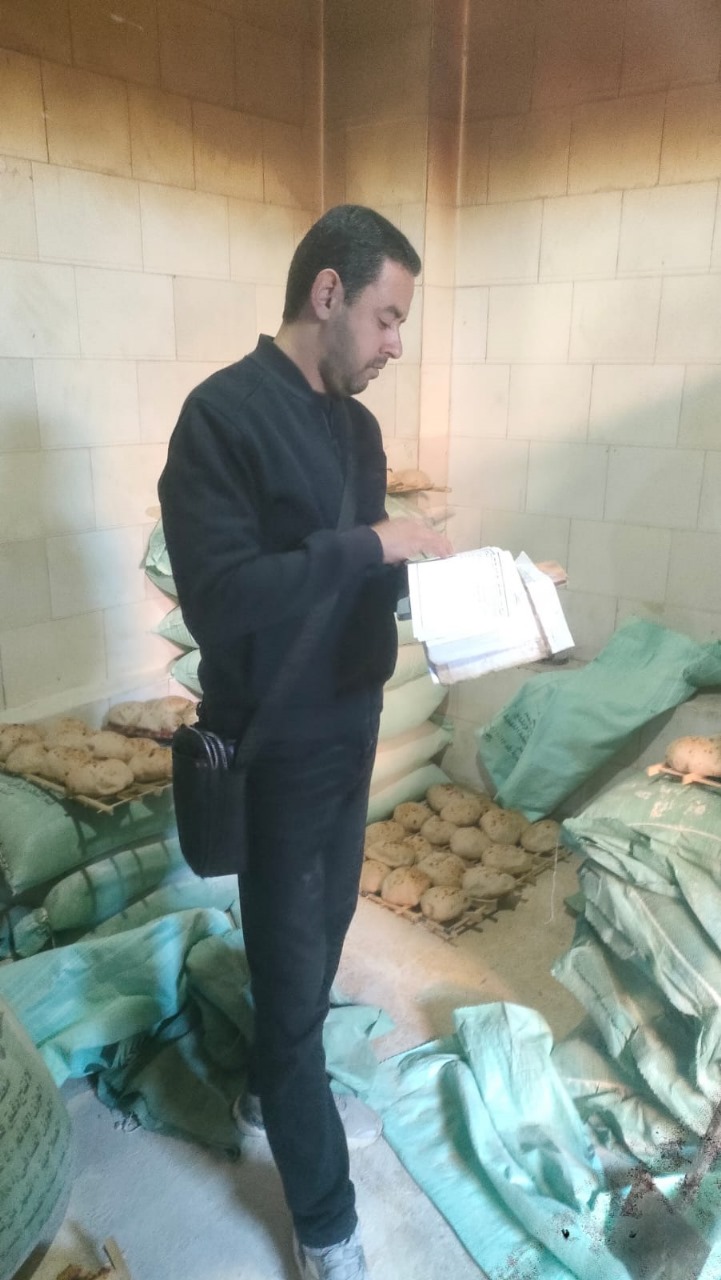 ضبط 4 طن دقيق بلدي مدعم مخابز محظور بيعه أو تداوله وسلع غذائية منتهية الصلاحية بالفيوم   