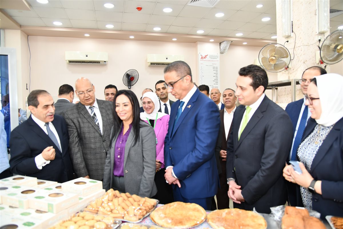 وزيرة التضامن ومحافظ الفيوم يتفقدان مشروع خدمة المرأة العاملة بالجمعية المصرية لحماية الأطفال بالحادقة