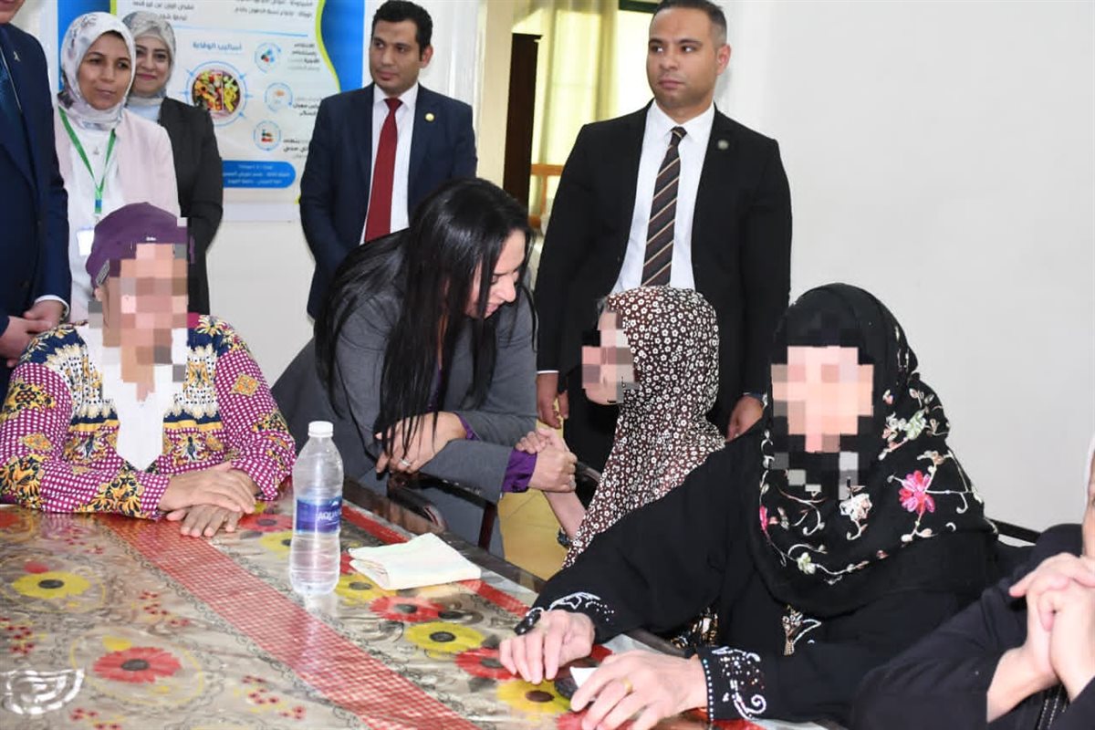 وزيرة التضامن الاجتماعي ومحافظ الفيوم يزوران دار أبو بكر الصديق للمسنين بالحادقة