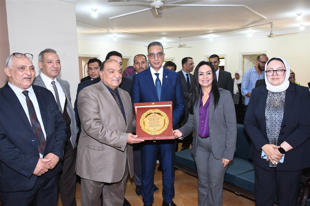 وزيرة التضامن الاجتماعي ومحافظ الفيوم يزوران دار أبو بكر الصديق للمسنين بالحادقة