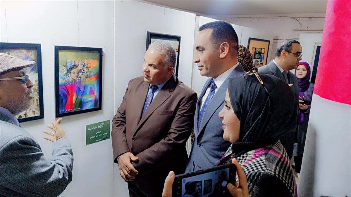 مدير تعليم الفيوم يشهد عرض 