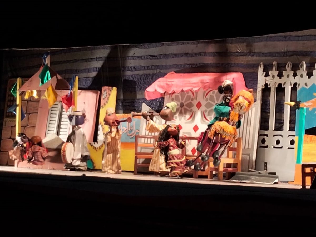 مدير تعليم الفيوم يشهد عرض 