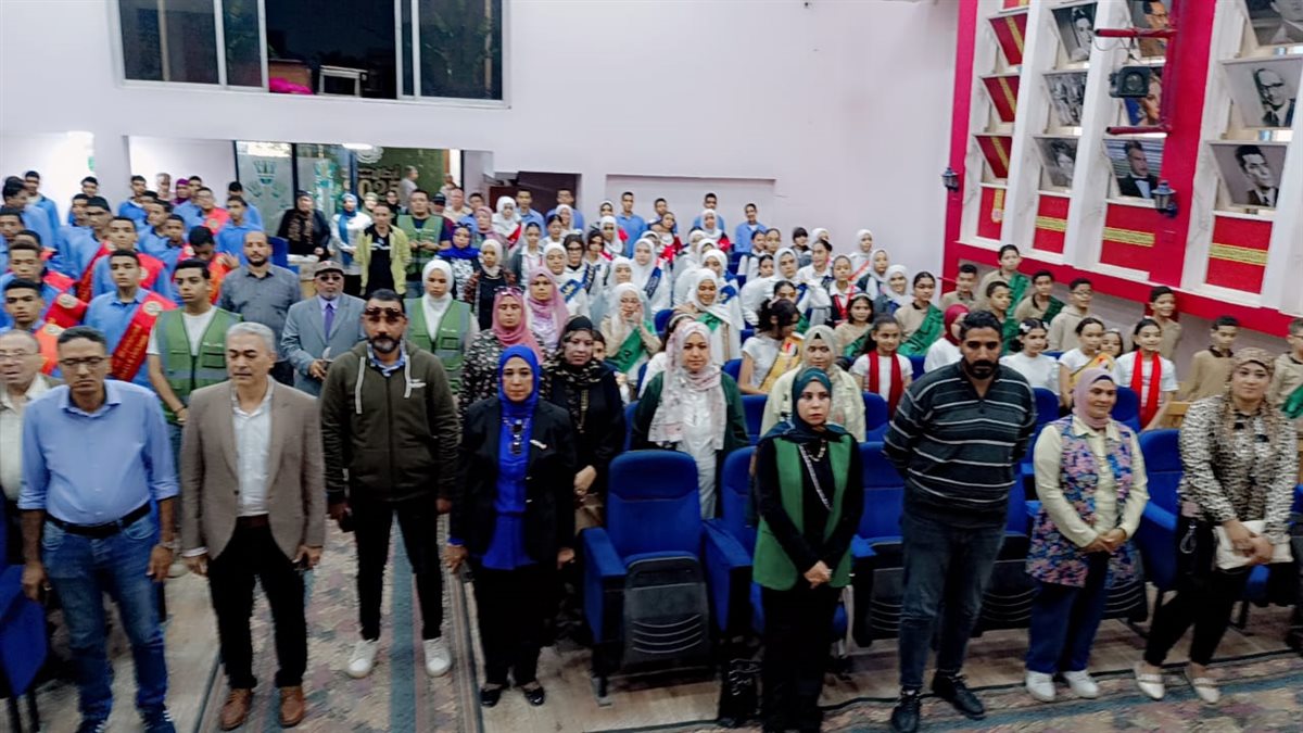 مدير تعليم الفيوم يشهد عرض 