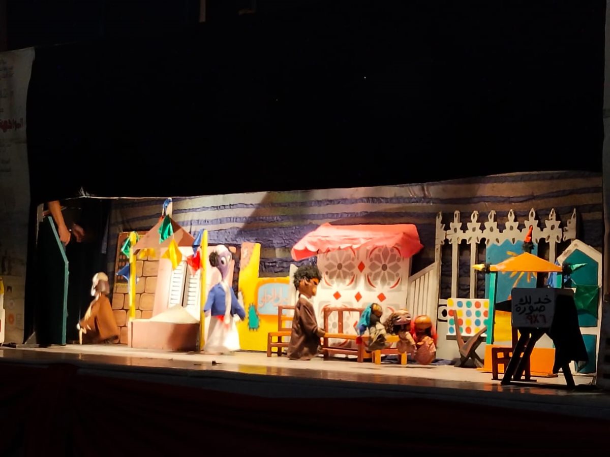 مدير تعليم الفيوم يشهد عرض 