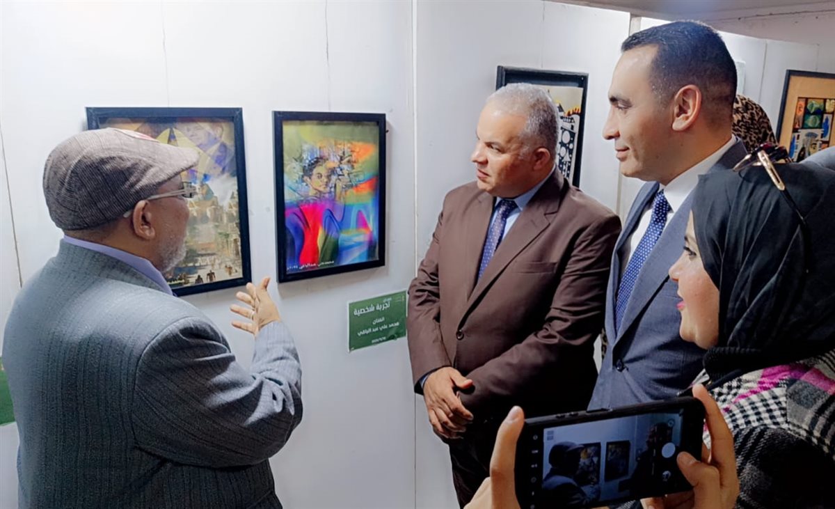 مدير تعليم الفيوم يشهد عرض 