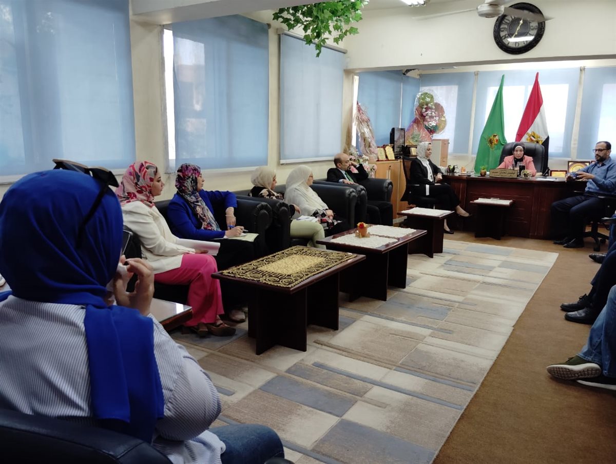 وكيل وزارة الصحة بالفيوم تعقد اجتماعا مع إدارة العلاجى والإدارات لضبط سير العمل