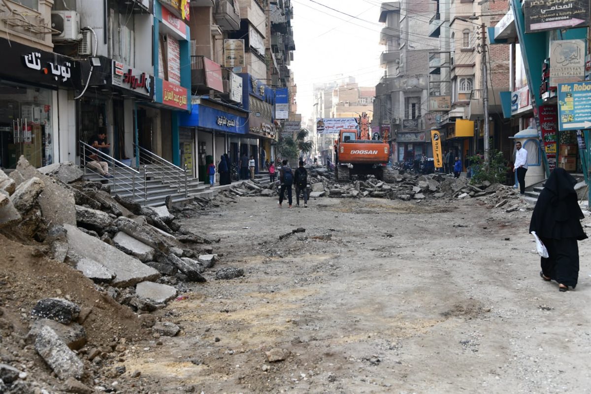 محافظ الفيوم يوجه بسرعة رفع مخلفات الطبقة الأسفلتية القديمة بشارع عدلي يكن لتيسير الحركة المرورية