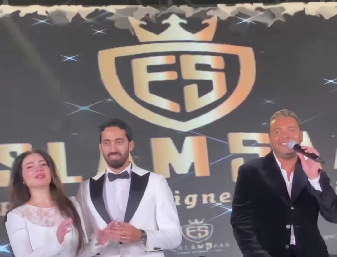 رامي صبري يغني لـ مي عز الدين وزوجها أحمد تيمور
