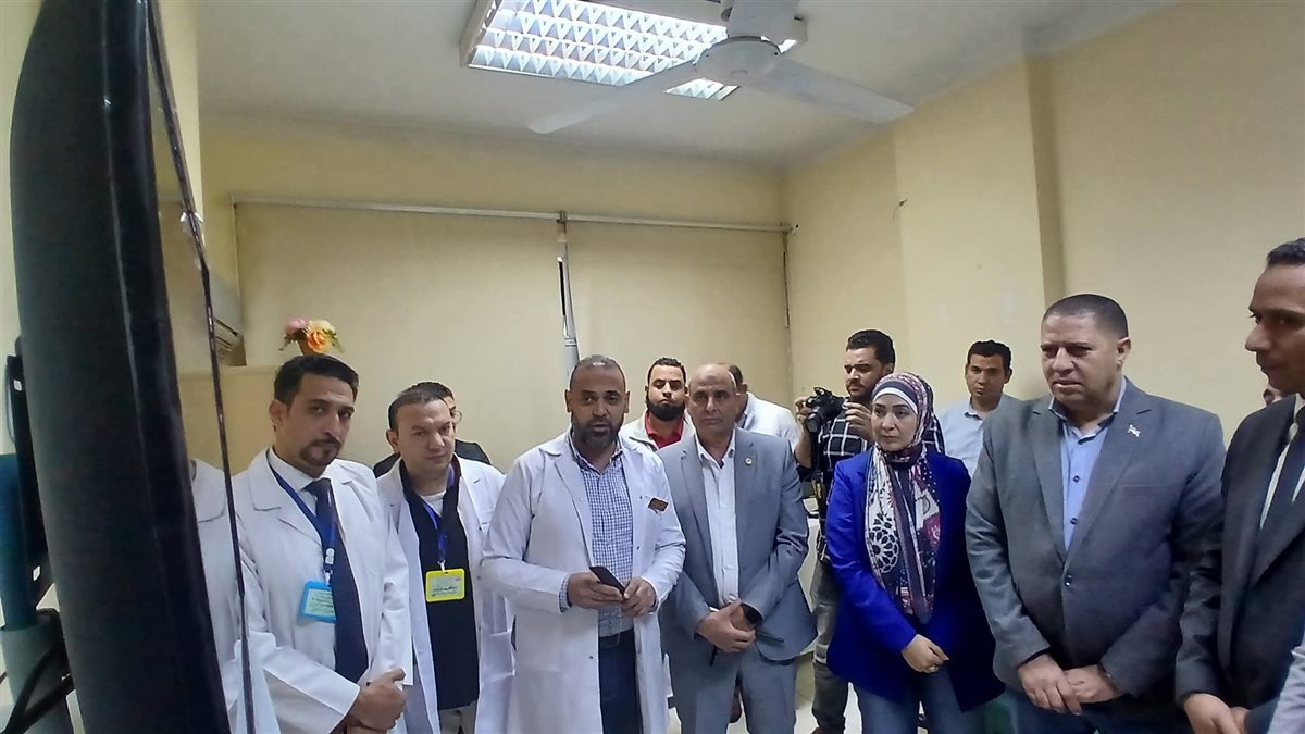 السكرتير العام للفيوم يتفقد تشغيل أجهزة الليزر الجديدة بقسم المسالك بمستشفى طامية المركزي