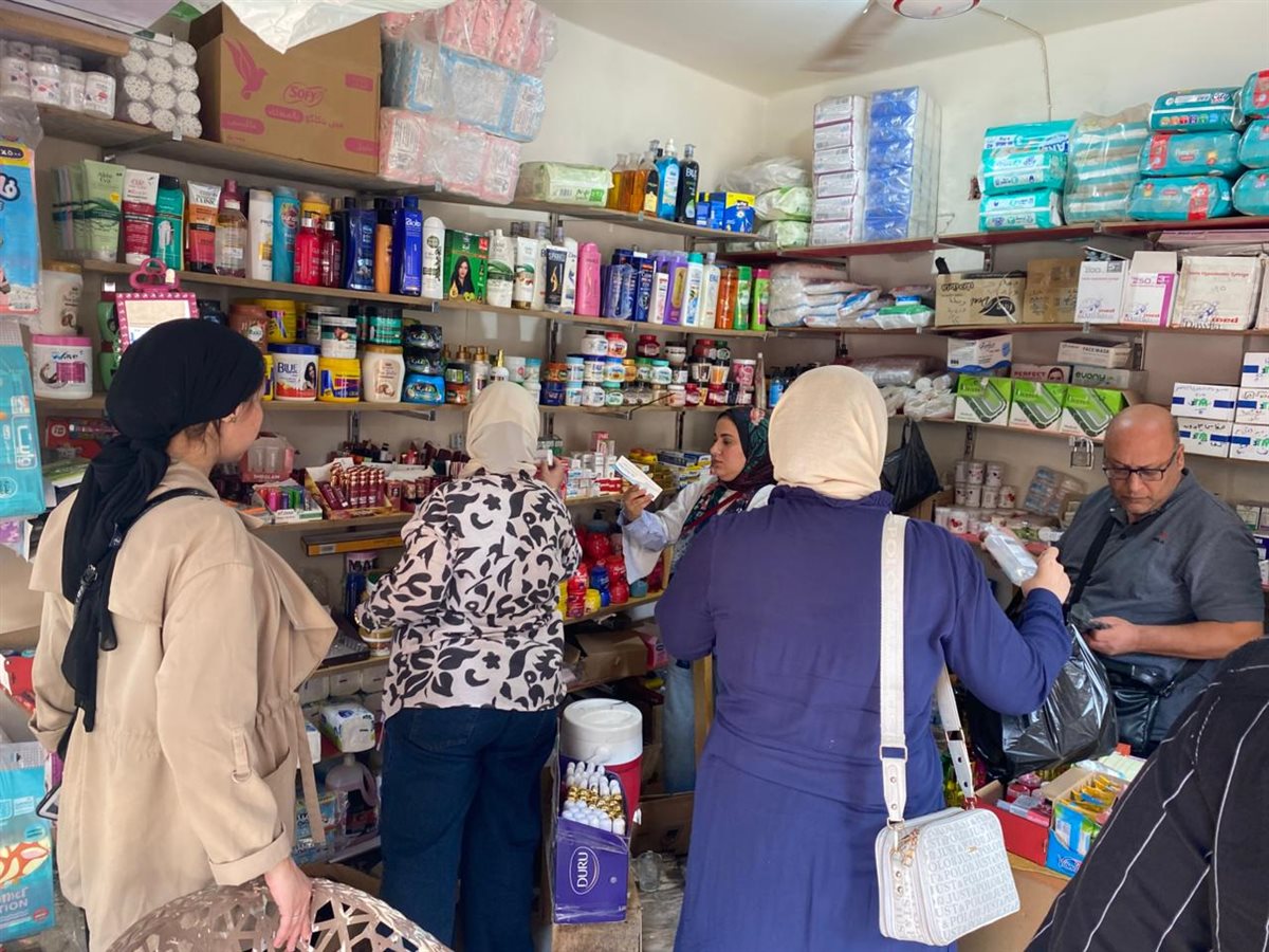 مديرية تموين الفيوم وهيئة الدواء المصري يضبطان صيدلية بها أدوية مهربه خاصة بالتأمين الصحي