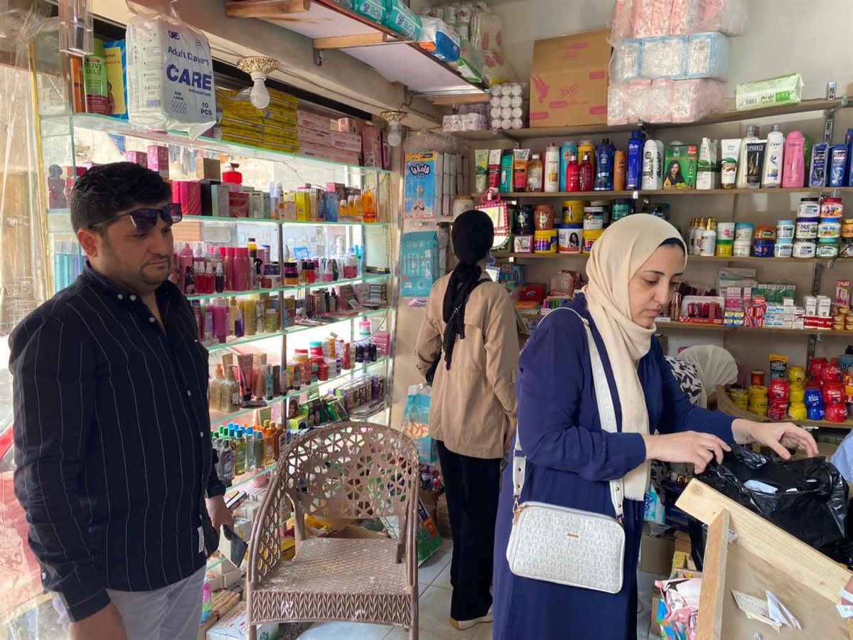 مديرية تموين الفيوم وهيئة الدواء المصري يضبطان صيدلية بها أدوية مهربه خاصة بالتأمين الصحي