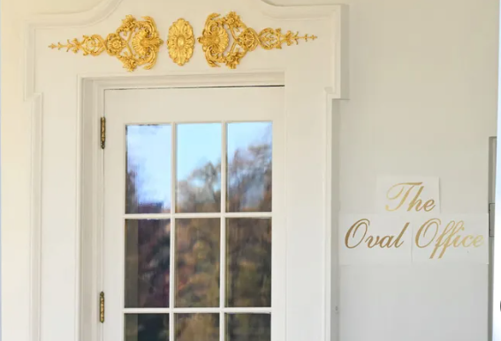 <strong>المكتب البيضاوي بالبيت الأبيض</strong>