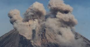 <strong>ثوران بركان جبل سيميرو</strong>