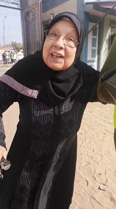 الحاجة عزيزة