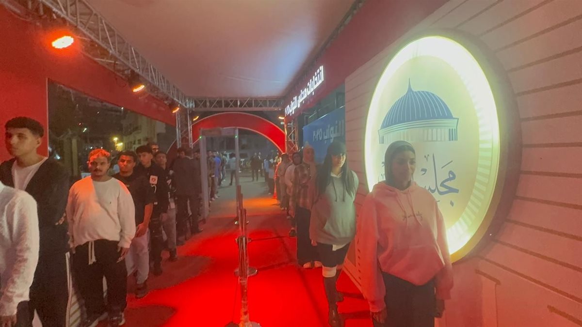 توافد جماهيري 